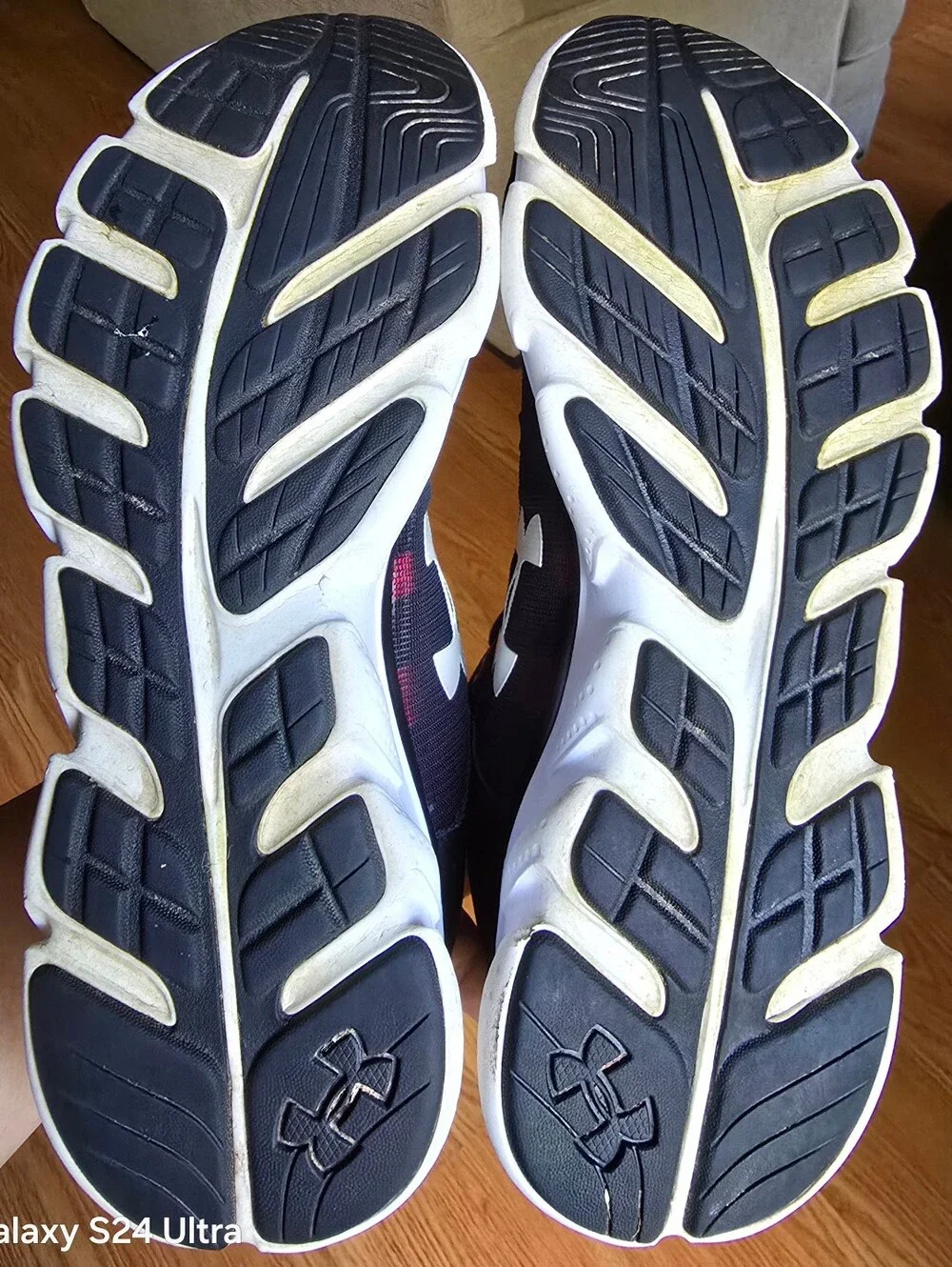 Sz 10 Women's UNDER ARMOUR MICRO G ASSERT 6 Black Running Training Shoes